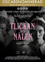 Flickan med nålen poster